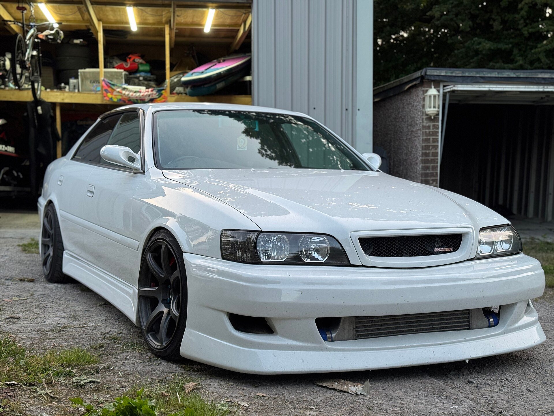 Pearl-white Toyota Chaser Tourer V JZX100